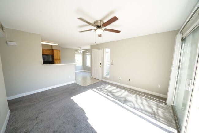 Building Photo - 5710 E Tropicana Ave