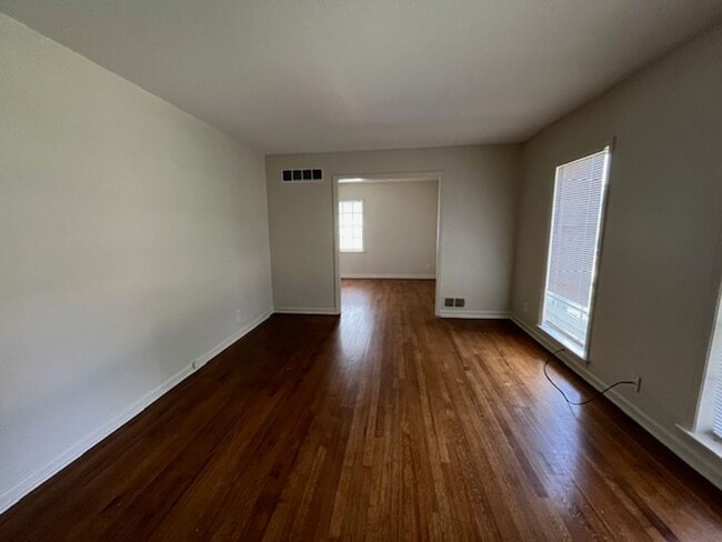 Building Photo - Renovated 4 Bedroom 2 Bath Home for Rent!