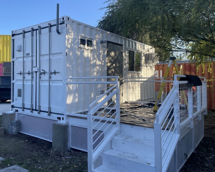 Building Photo - 207 S Sabinas St