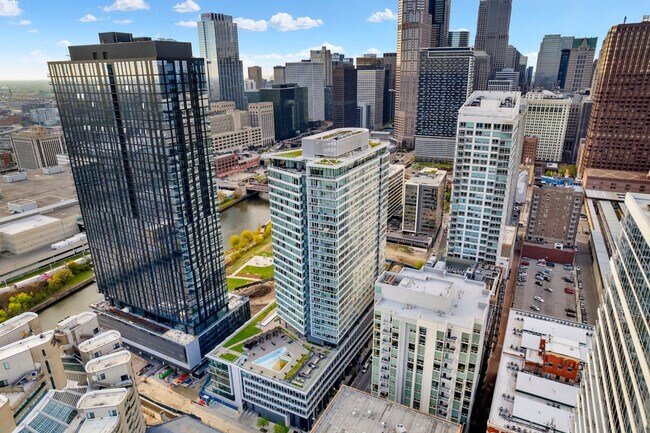 Building Photo - 720 S Wells St