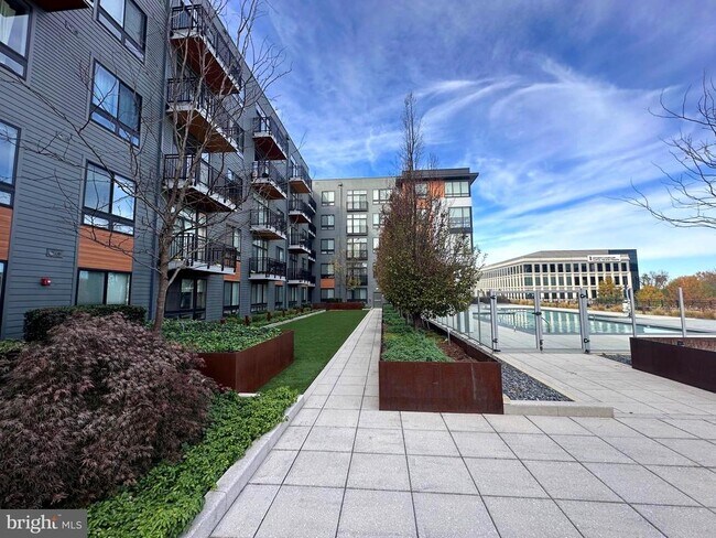 Building Photo - 145 Riverhaven Dr