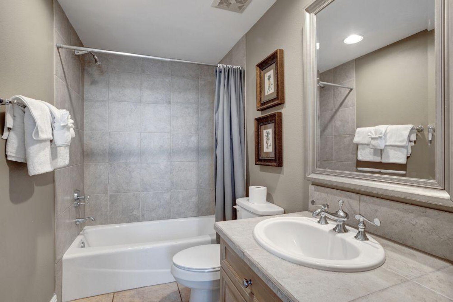 Building Photo - 2 Portofino Dr