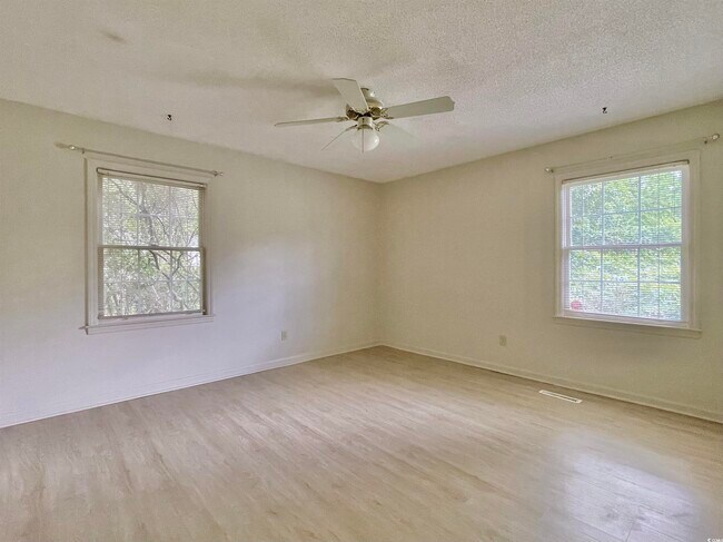 Building Photo - 219 Green Lake Dr