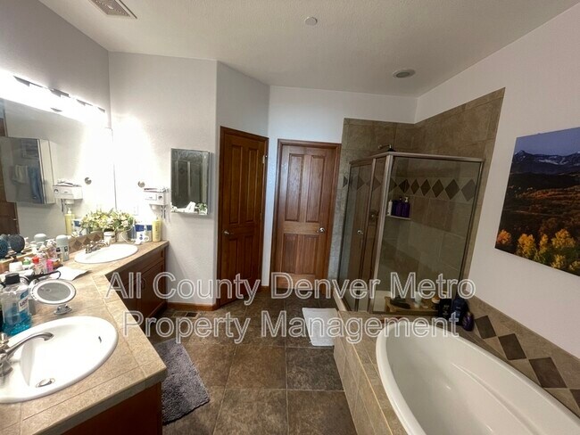 Building Photo - 6922 N Fargo Trail