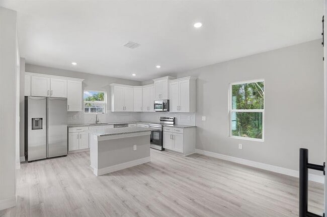 Building Photo - 573 Joy Haven Dr