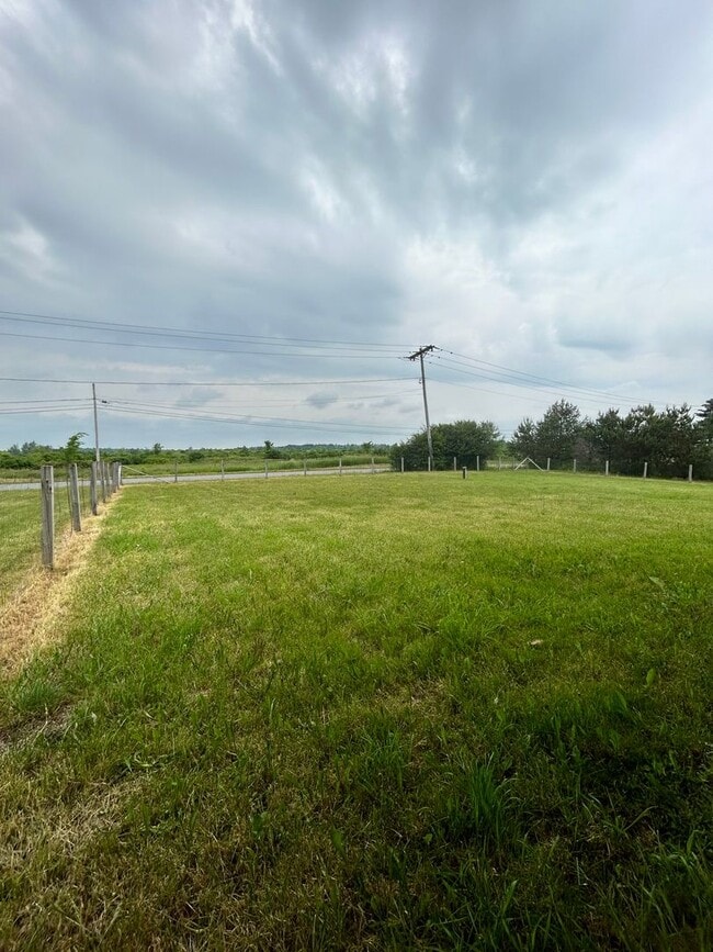 Building Photo - Welcome home to this completely renovated ...