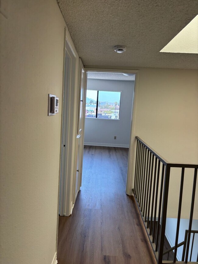 Building Photo - 627 Orange Grove Ave