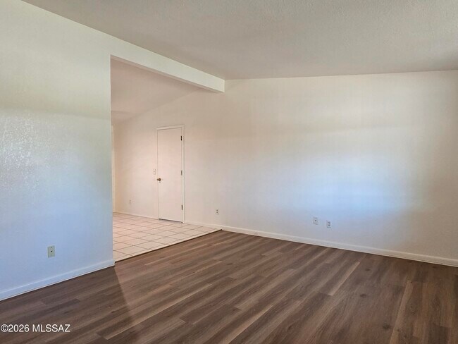 Building Photo - 2351 W Placita Algodon