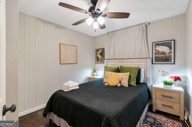 Building Photo - 240 Lake Dr