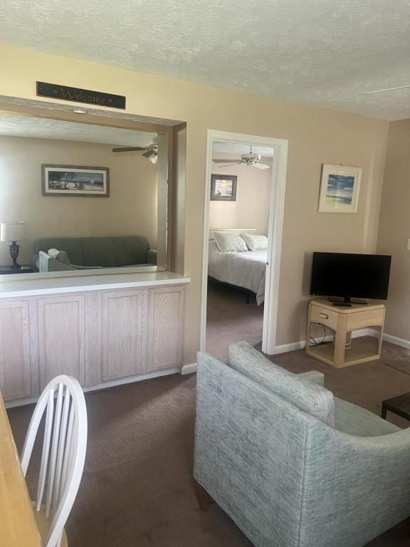 Building Photo - 549 White River Dr