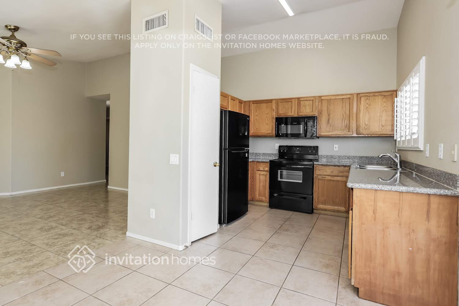 Building Photo - 10460 W Reade Ave