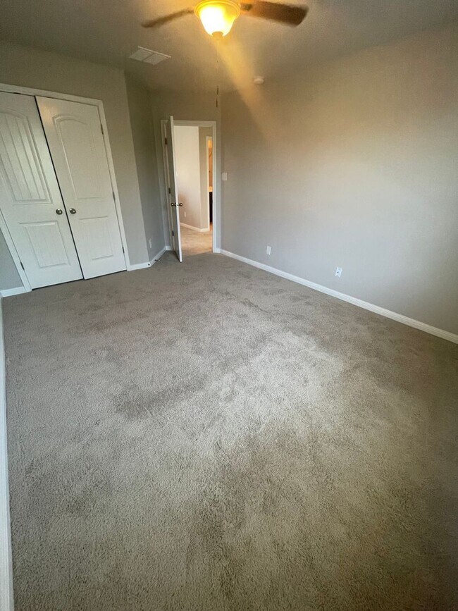 Building Photo - 22427 Carriage Bush