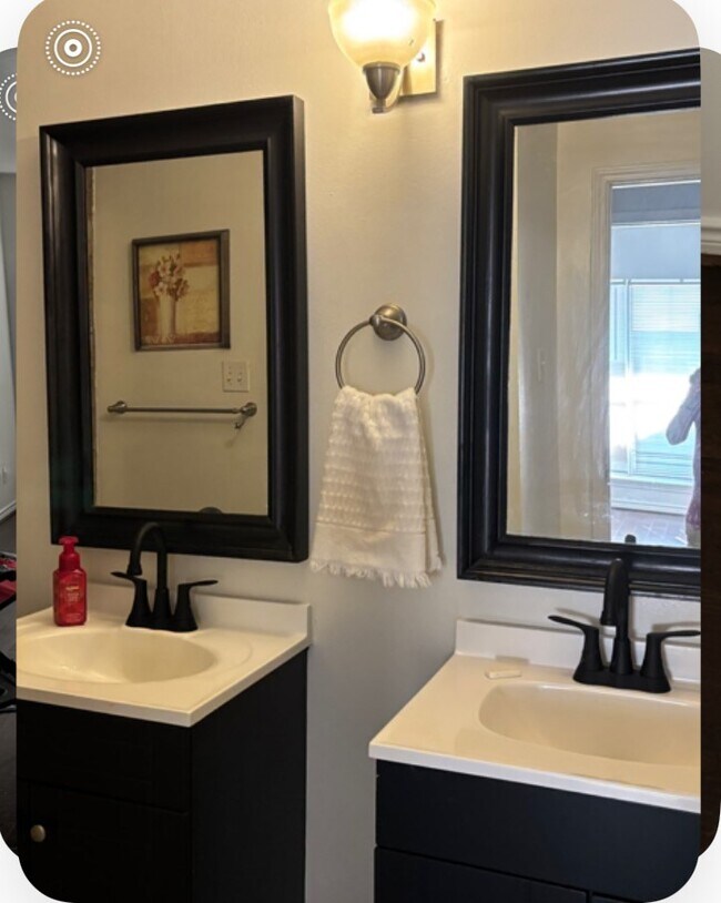 Building Photo - 10047 Westpark Dr