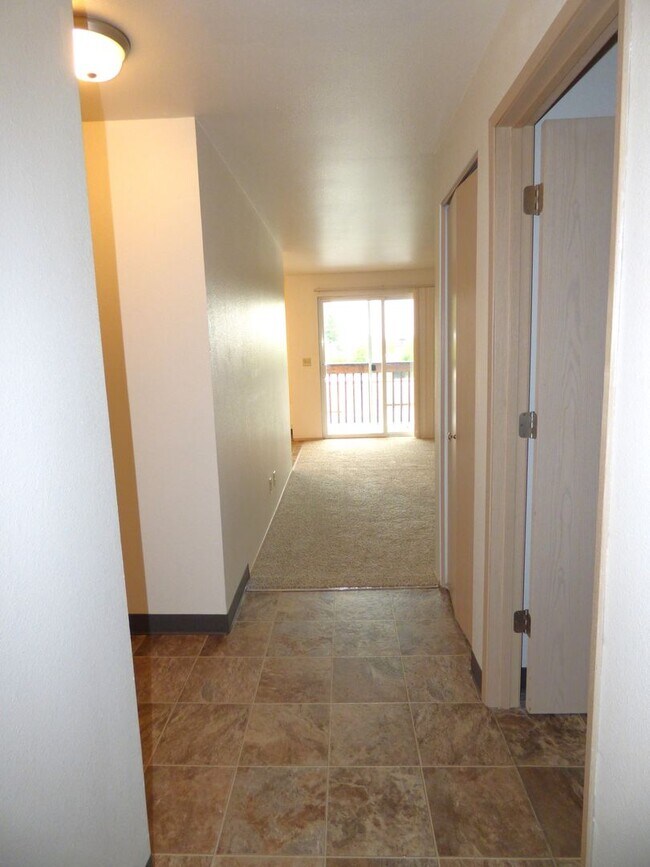 Building Photo - Rent Special: 1/2 Off June's Rent!! 1 bedroom 1 bath second level unit!