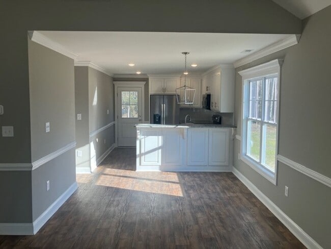 Building Photo - 5243 Castlewood Dr