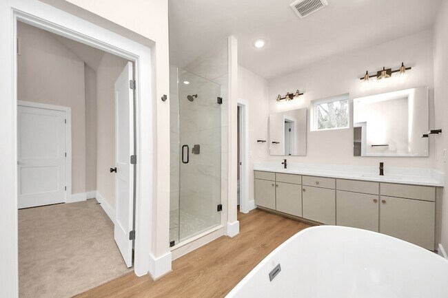 Building Photo - 783 Mansfield St