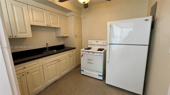 Building Photo - 1001 S 22nd Ct