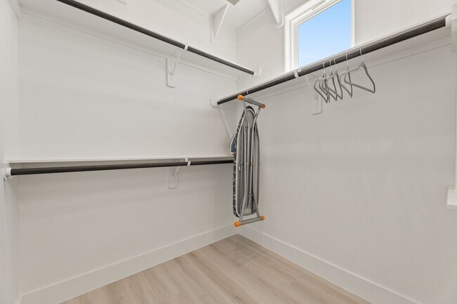 Building Photo - 8521 Brandon St