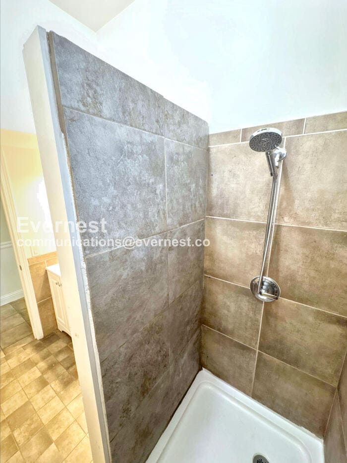 Building Photo - 714 60th St