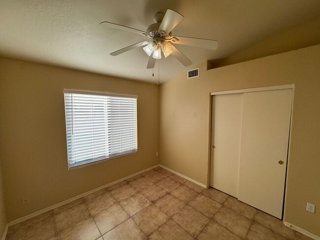 Building Photo - 3 Bedroom - 2 Bath - Mesa