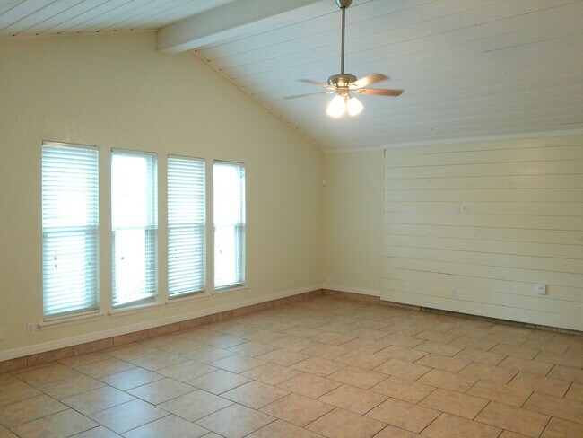 Building Photo - 6306 Kristin Dr