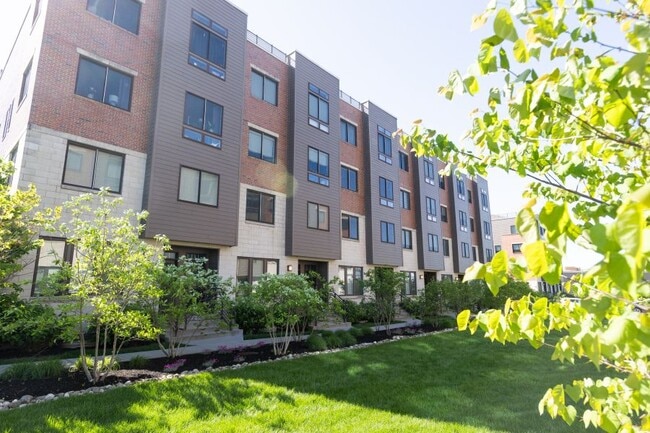 Building Photo - 609 Lakeview Ct