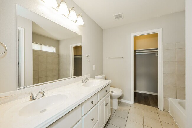 Building Photo - 5117 Foard St
