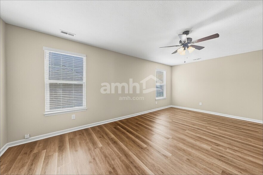 Building Photo - 644 Classic Ln