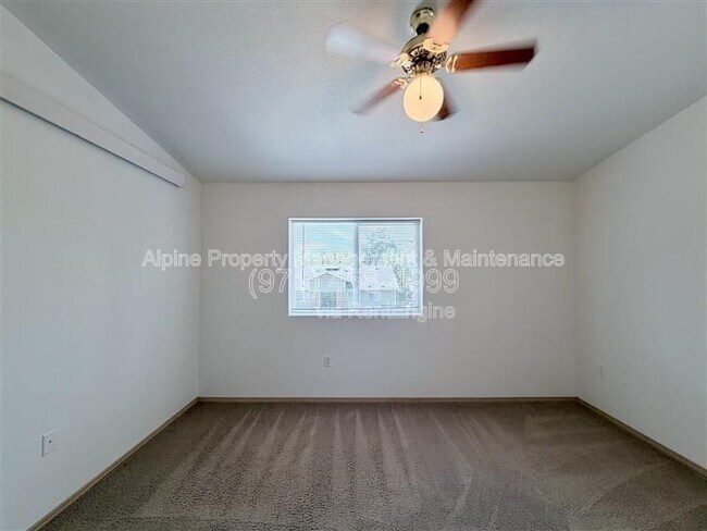 Building Photo - 10020 SW 125th Ave