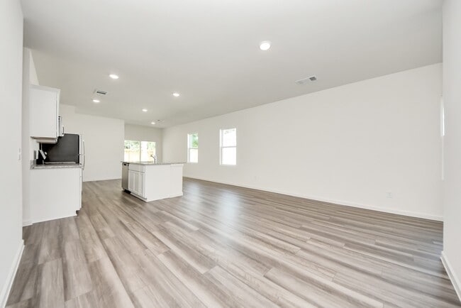 Building Photo - 31035 Gayle Prairie Oaks St
