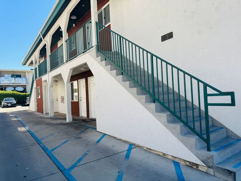 Building Photo - 7228 Independence, 03