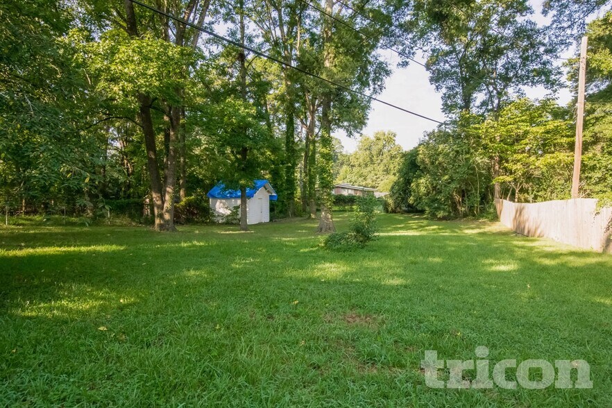 Building Photo - 4200 Gladstone Ln