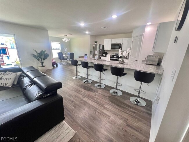 Building Photo - 2425 NE 7th Pl