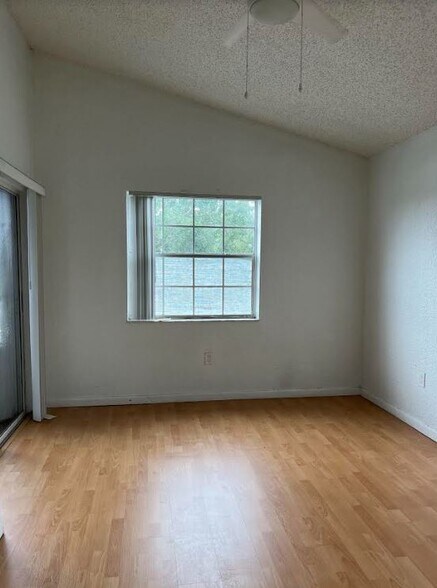 Building Photo - 2861 N Oakland Forest Dr