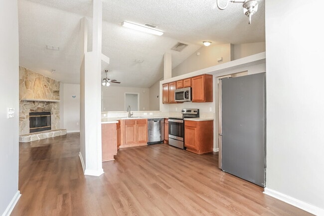 Building Photo - 2015 Cardiff Ln