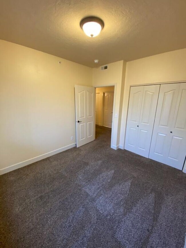 Building Photo - PHEASANT RUN CONDO (PR#24)