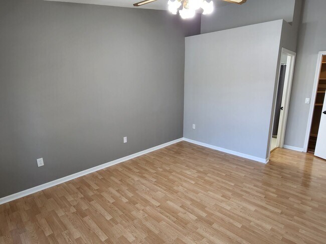 Building Photo - 3 bedroom Kenosha condo