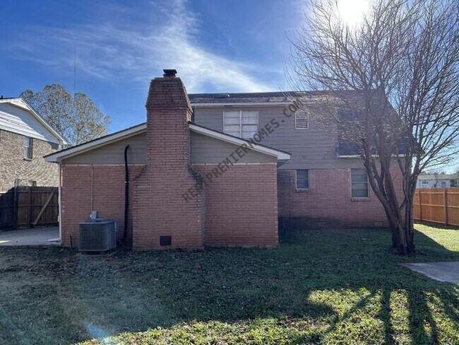 Building Photo - 701 NE 81st St