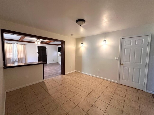 Building Photo - 400 Sun Bonnet Dr