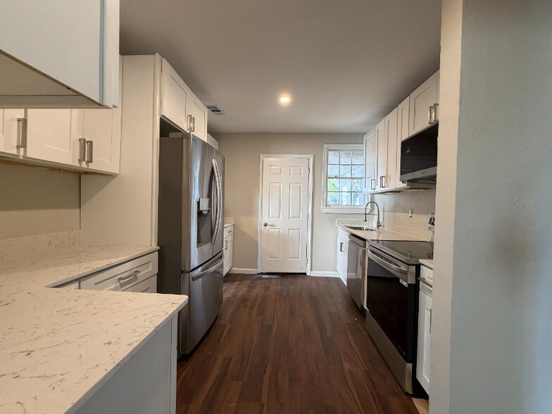 Building Photo - 4 Hibiscus Ave