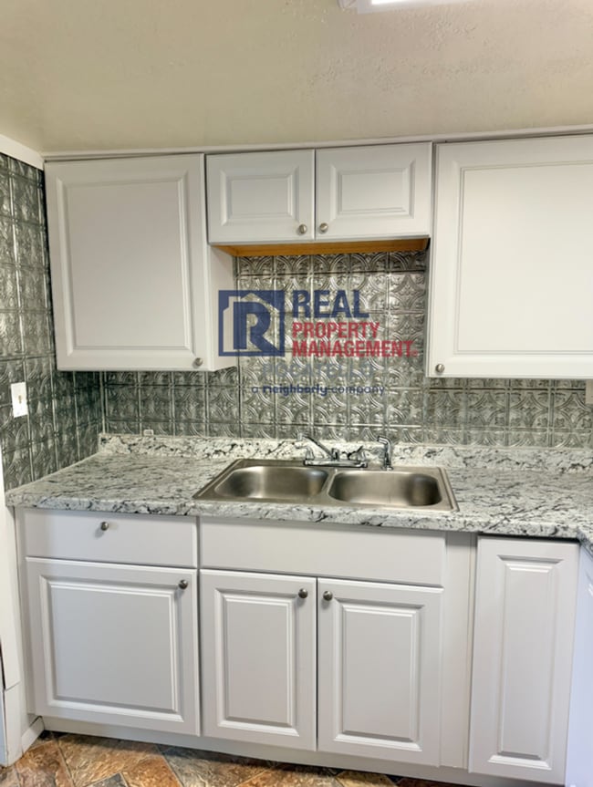 Building Photo - 1921 Monte Vista Dr