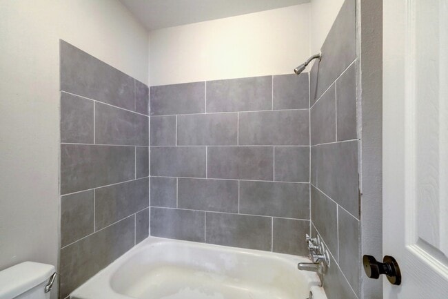 Building Photo - 2322 Dunlavy St