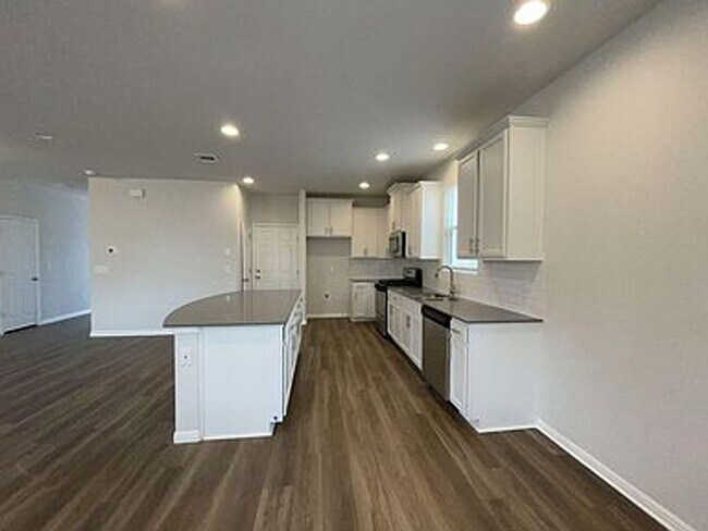 Building Photo - 233 Hauser Dr