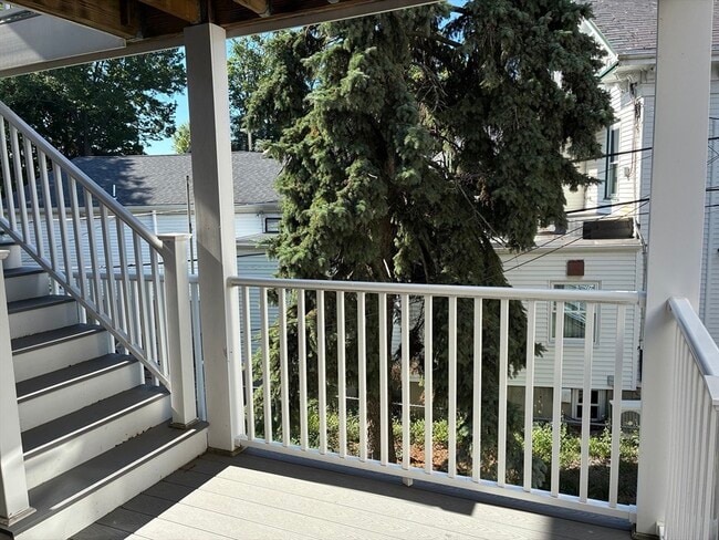 Building Photo - 122 Buttonwood St
