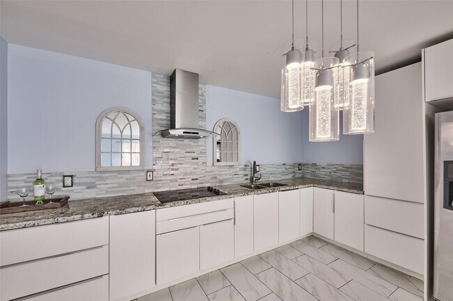 Building Photo - 5720 NE 22nd Way