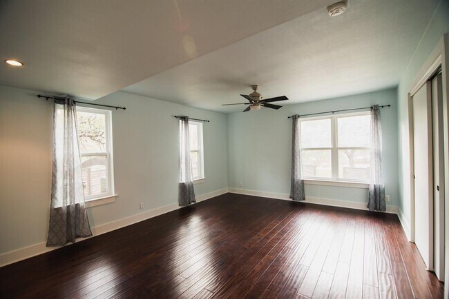 Building Photo - 2901 Gem Cir