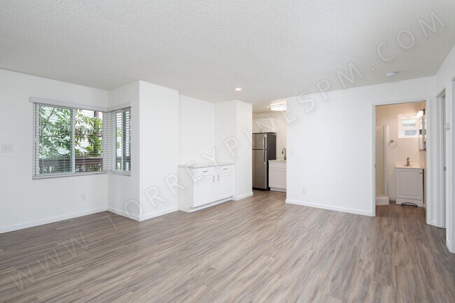 Building Photo - *OPEN HOUSE: 9/27 2-3PM* Gorgeous 2BR in H...