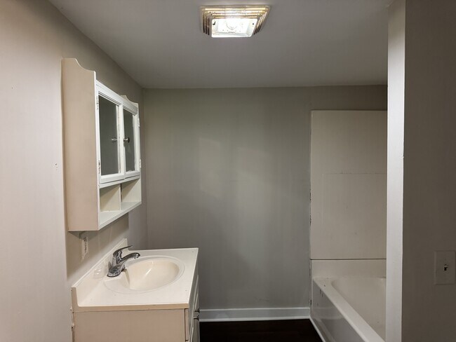 Building Photo - 1249 Waverly St
