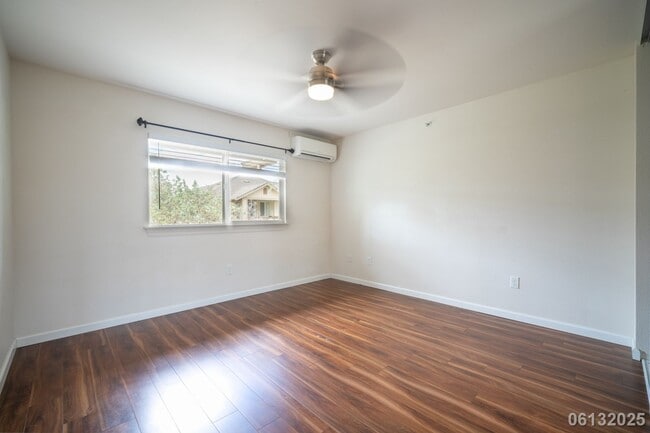 Building Photo - Available for move in on 7/8/25.   2 bedro...