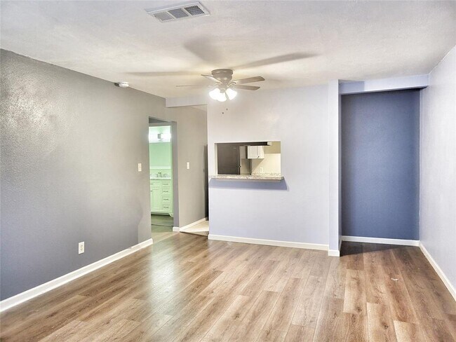 Building Photo - 2501 Gulf Fwy